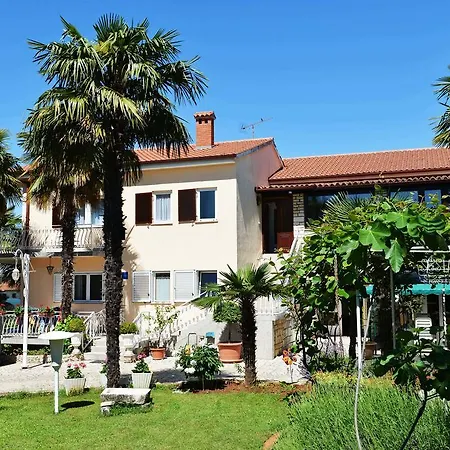 Apartments Nela Porec Exterior photo